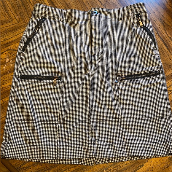 Liz Claiborne Dresses & Skirts - Liz Claiborne multi  pocket skirt size 10